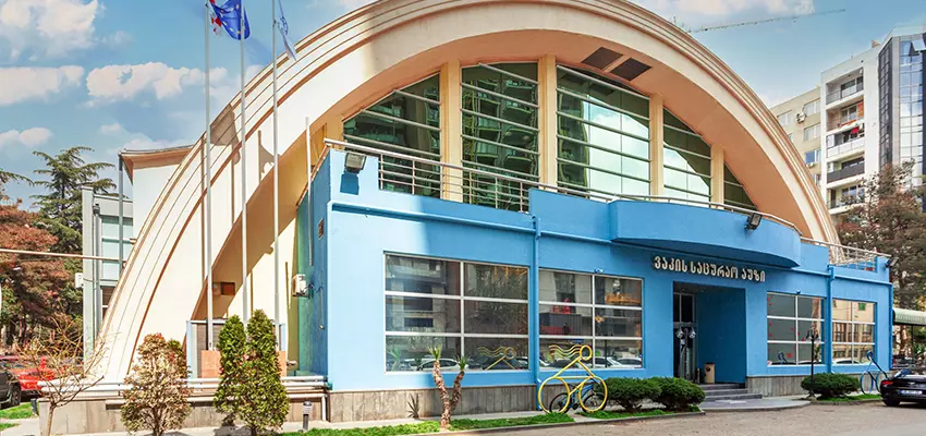 ვაკის საცურაო აუზი