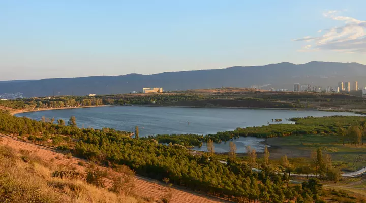 ლისის ტბა