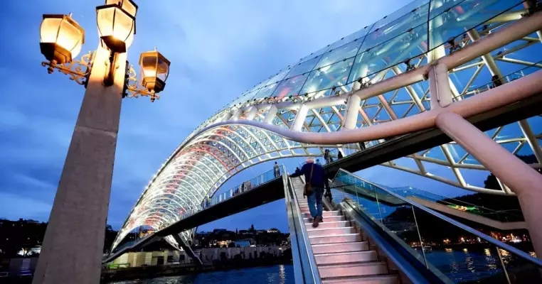 მშვიდობის ხიდი თბილისში