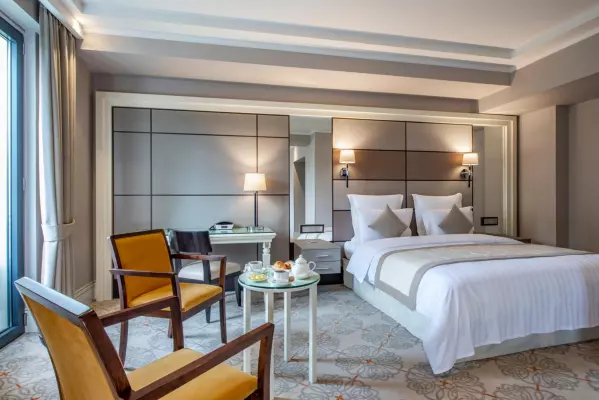 სასტუმრო ამბასადორი (Ambassadori Tbilisi Hotel)