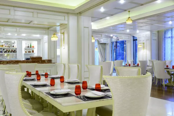 სასტუმრო ამბასადორი (Ambassadori Tbilisi Hotel)
