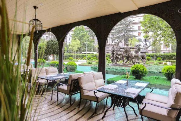 სასტუმრო ამბასადორი (Ambassadori Tbilisi Hotel)